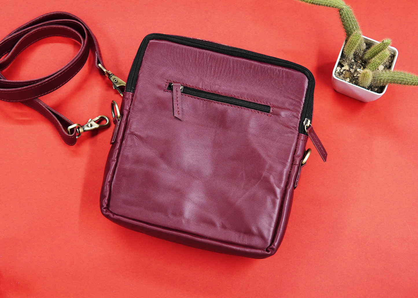 Elegant and durable leather bag designed for everyday use.