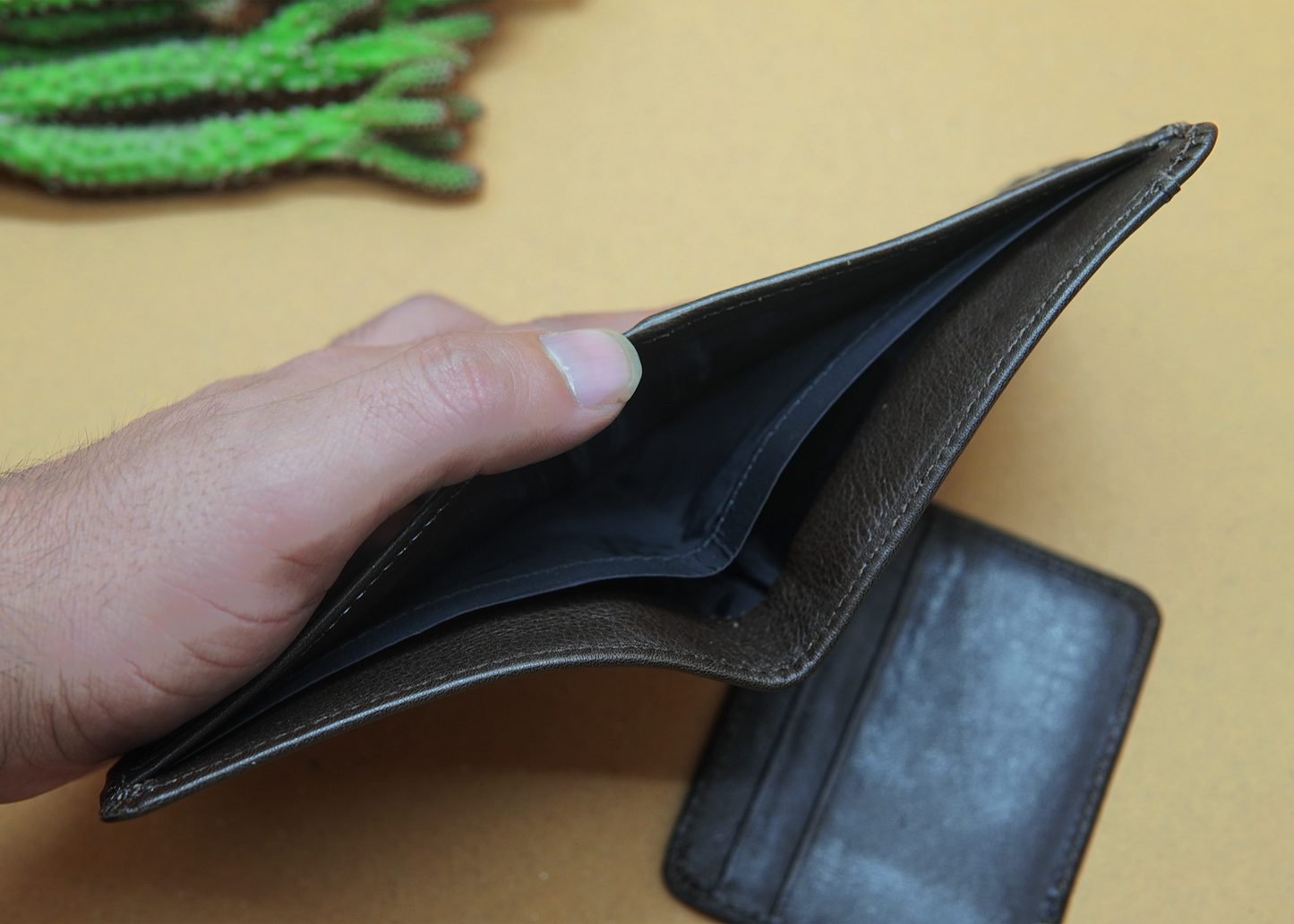 Luxury wallet for men in Pakistan – durable, stylish, and highly functional.
