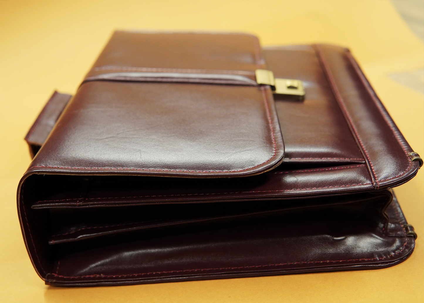 Elegant Business Leather Bag with Ample Storage
