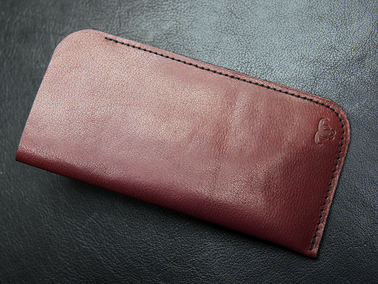 Elegant red eyewear pouch slim and stylish design