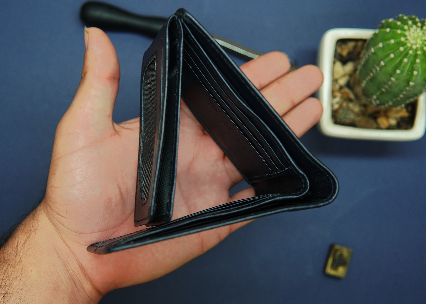 Slim and elegant leather wallet in Pakistan – perfect blend of style and functionality.