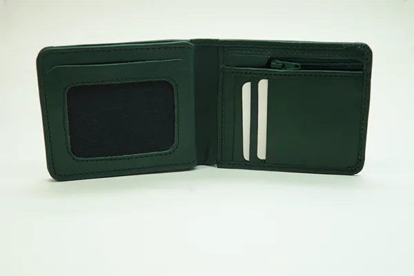 Mens wallet with 10 card slots, 1 ID compartment, and 2 cash compartments – spacious and organized.
