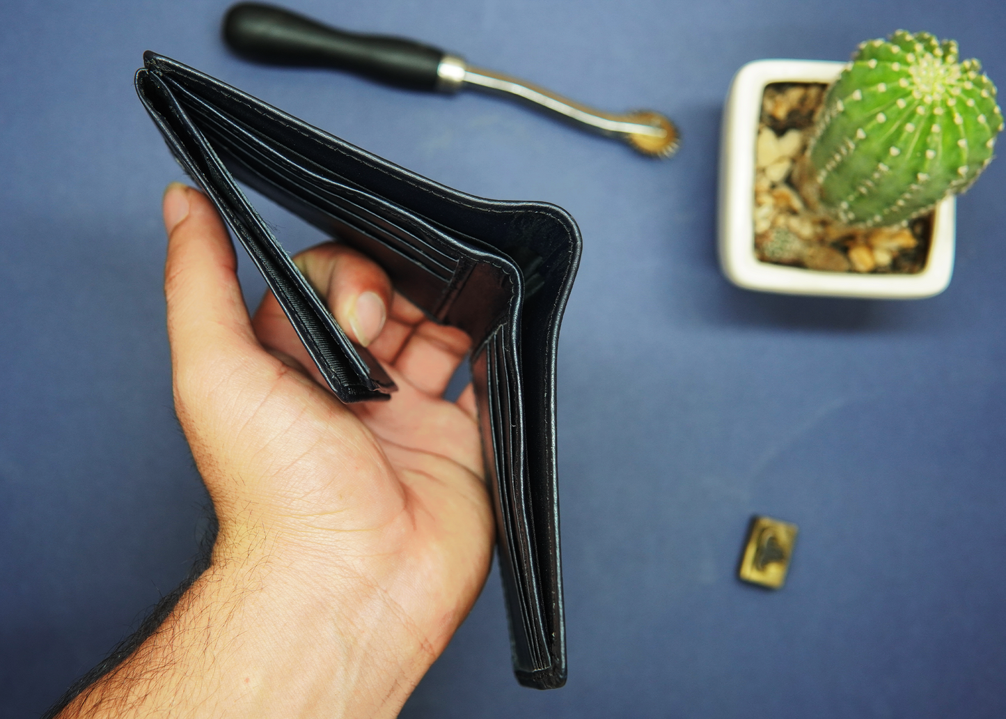 Slim and elegant leather wallet in Pakistan – perfect blend of style and functionality.