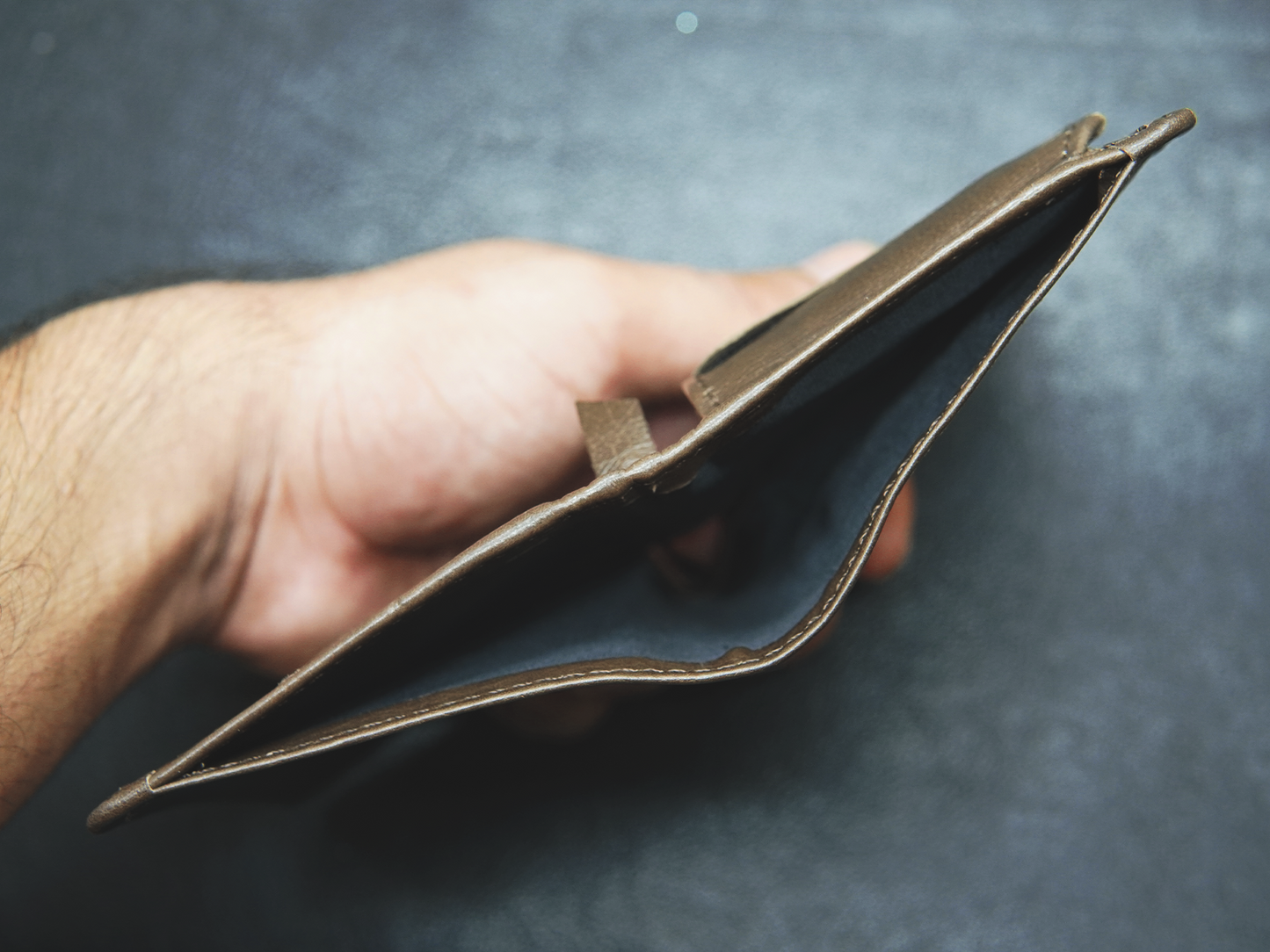 Brown wallet with 1 cash compartment
