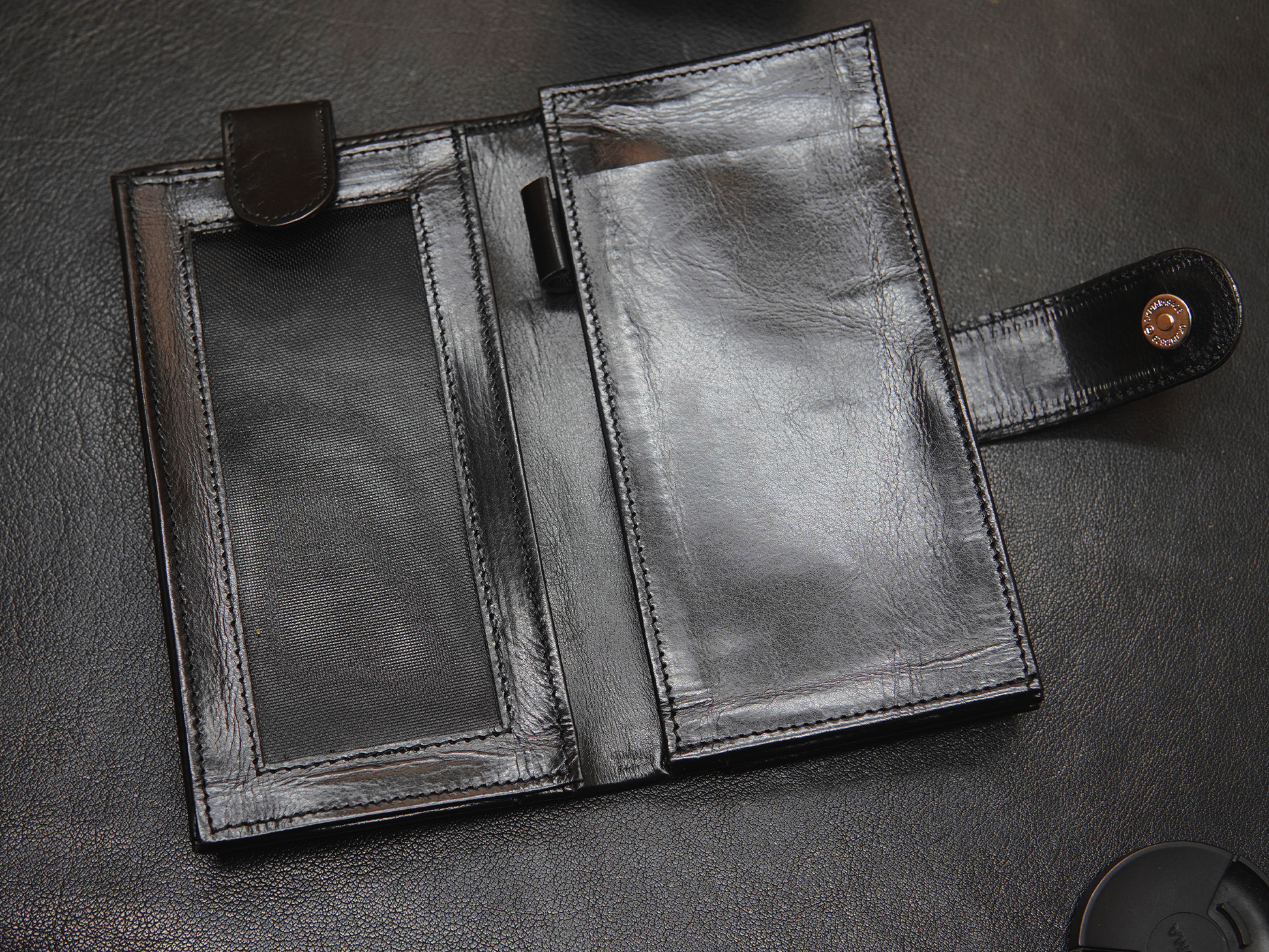 Pemiun black leather pouch for mens and women