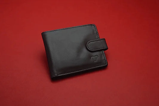 Chocolate brown leather wallet for men – stylish and elegant design.