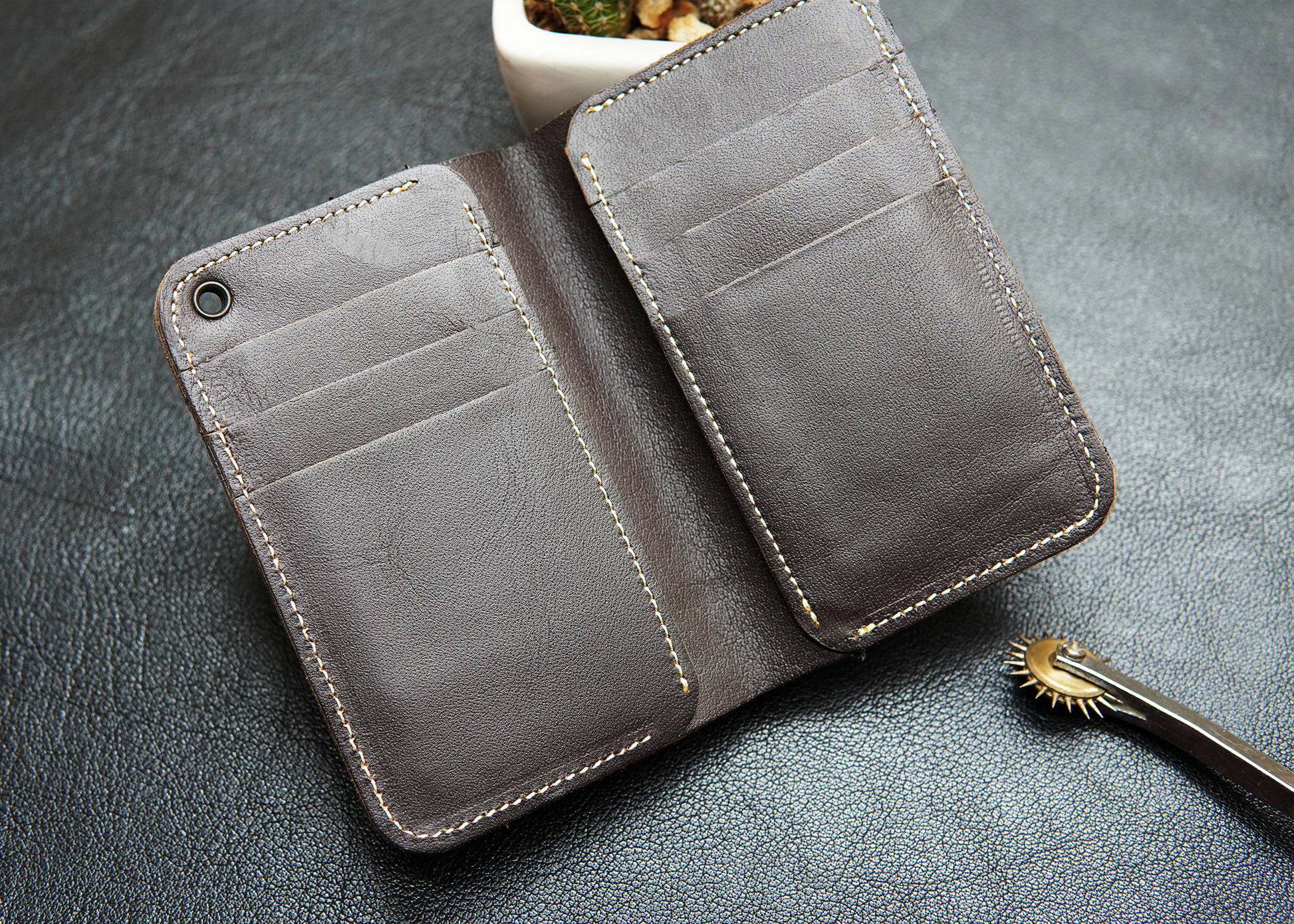 Passport wallet with 6 card slots and 1 cash compartment for organized travel.

