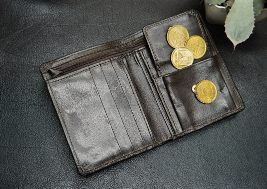Leather zip wallet 


