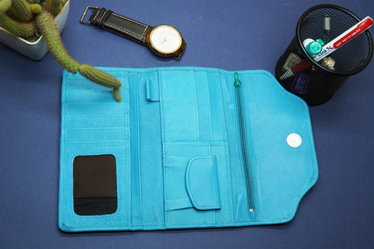 Men’s leather wallet featuring 12 card slots, 3 cash compartments, and a coin pocket.

