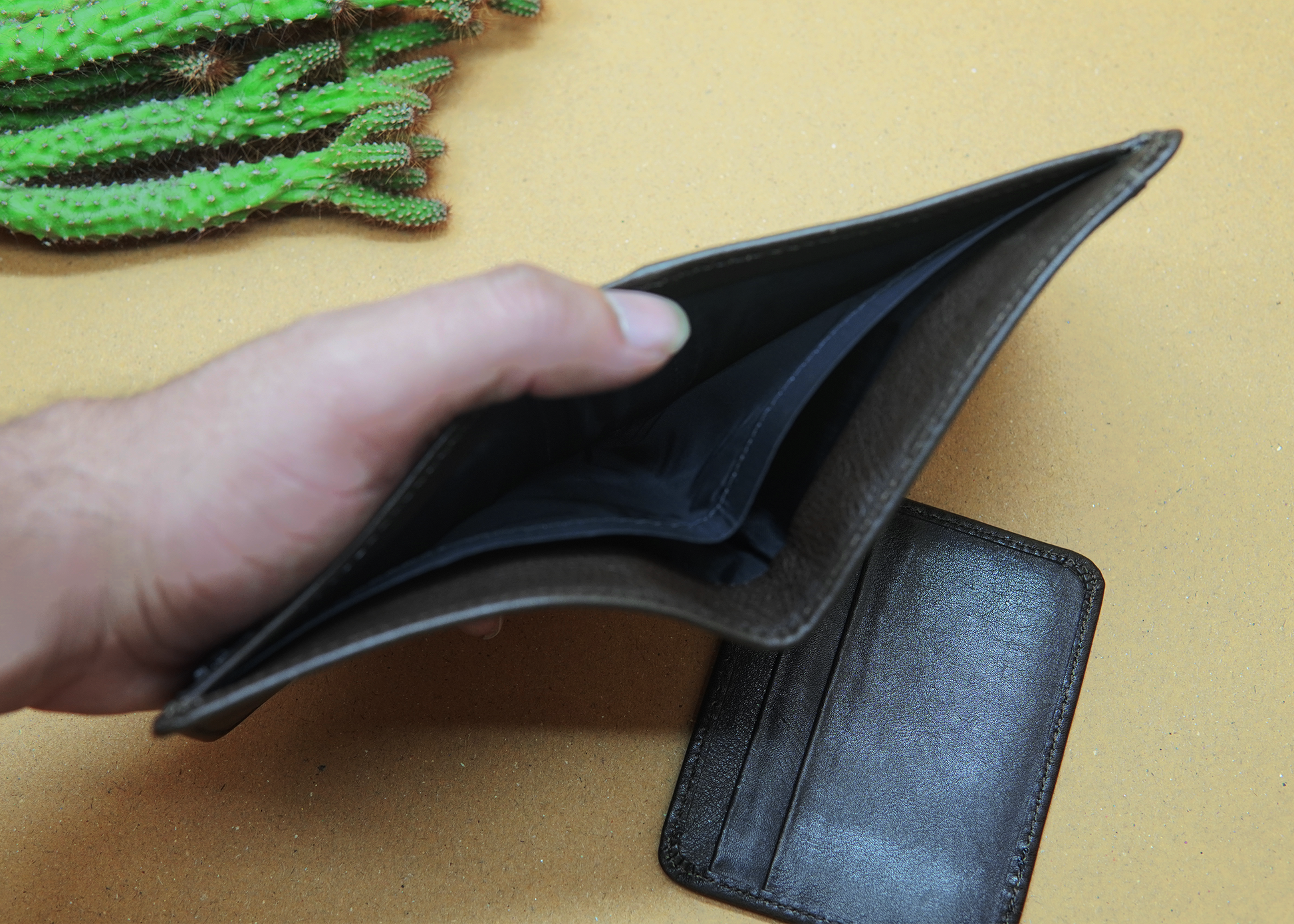  Luxury wallet for men in Pakistan – durable, stylish, 2 cash compartment and highly functional