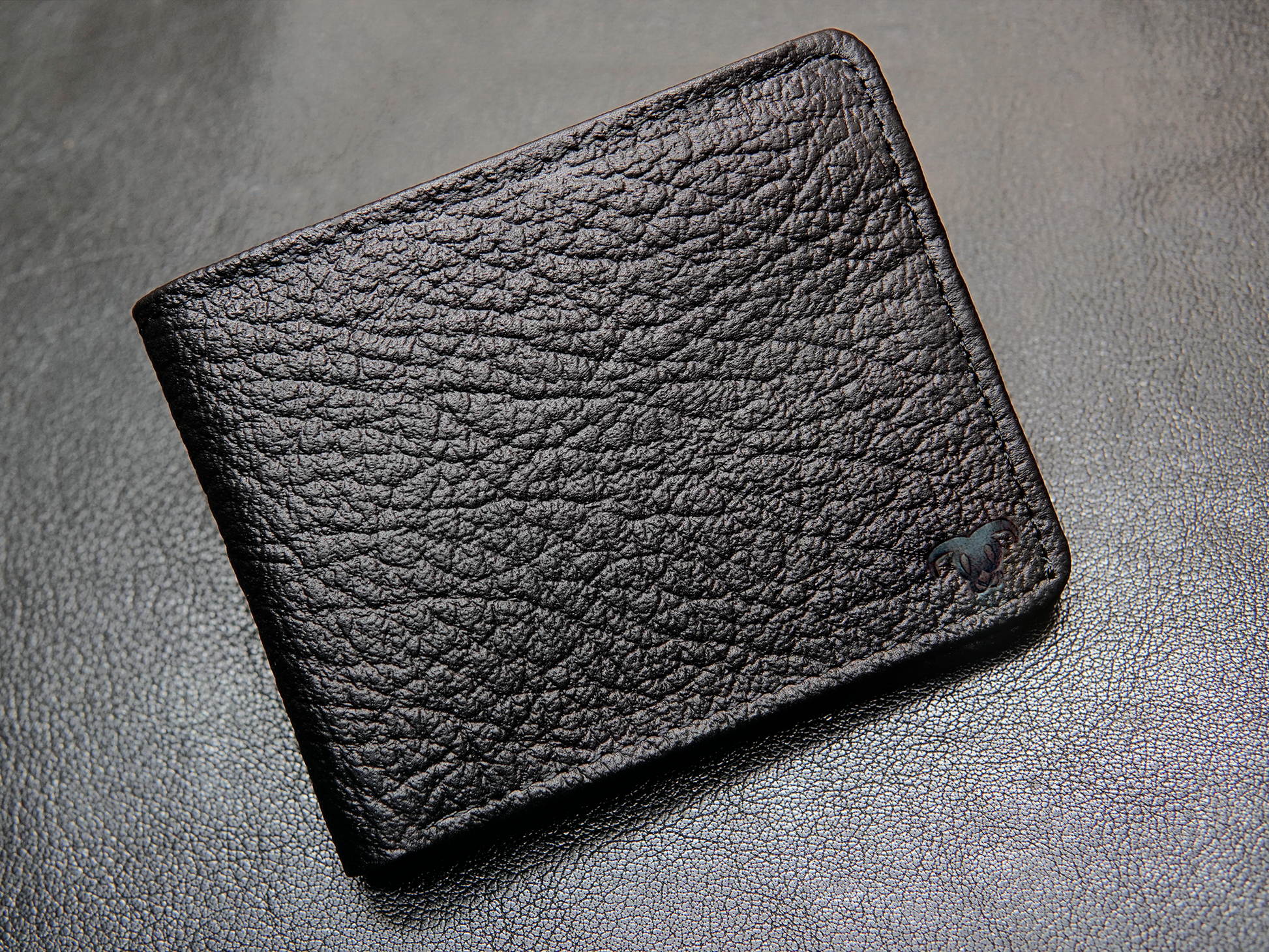  slim black leather wallet for men with minimalist design