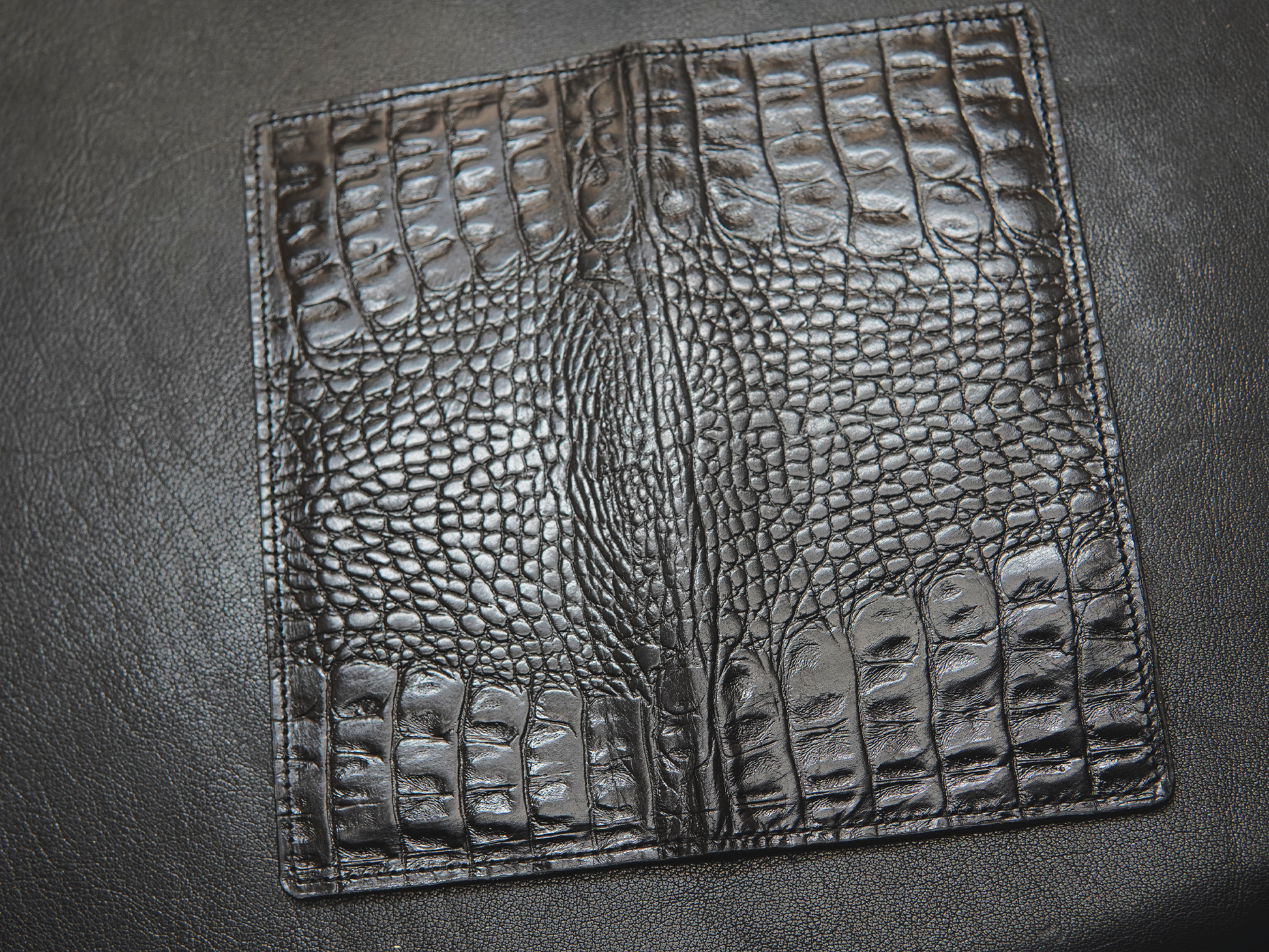 croccodile texture black wallet