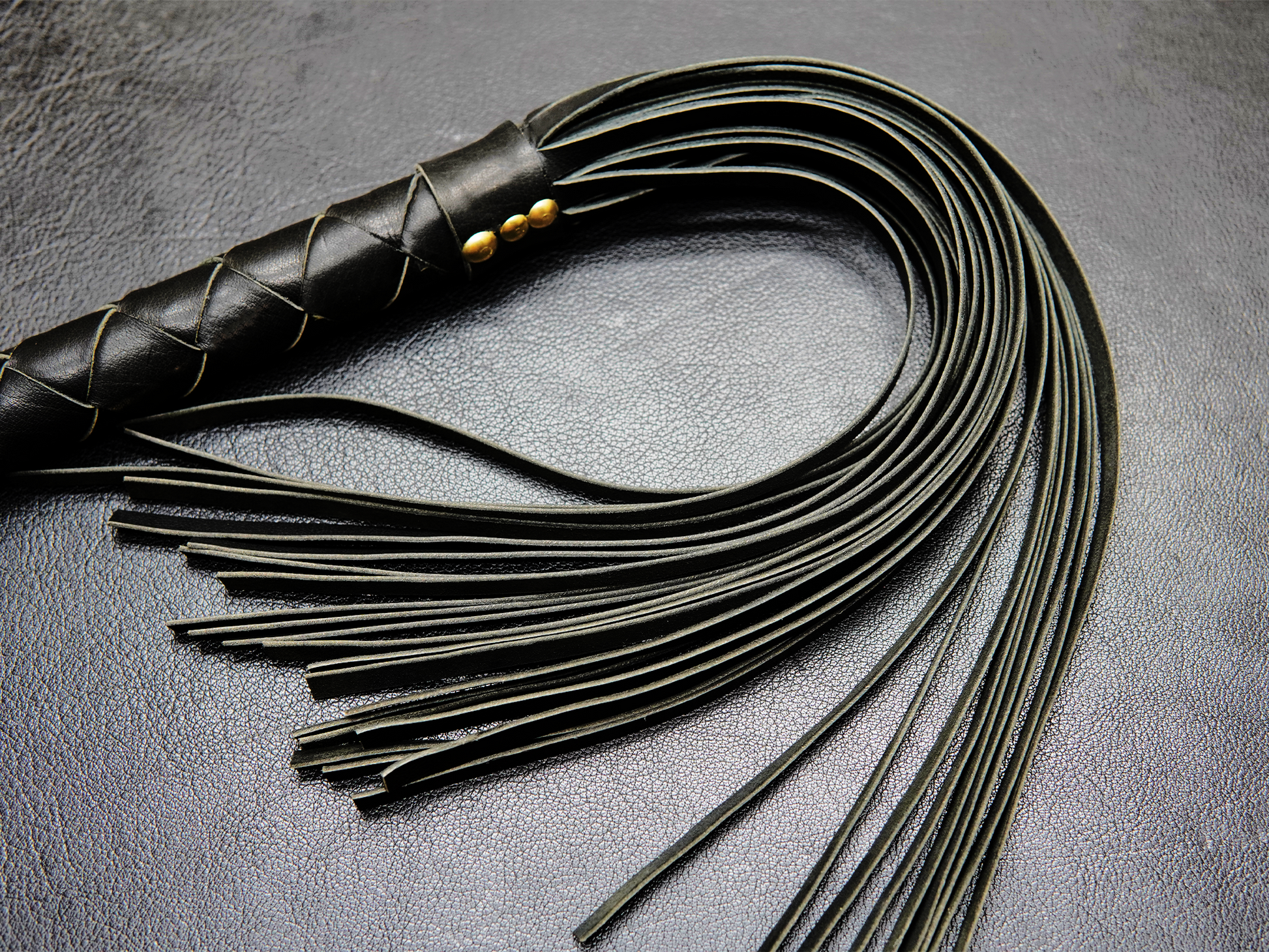 Soft leather falls cut for smooth motion – Fits Flogger handcrafted by Bovidas