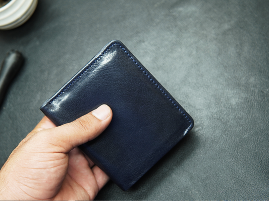 Blue leather wallet – minimalist and slim design