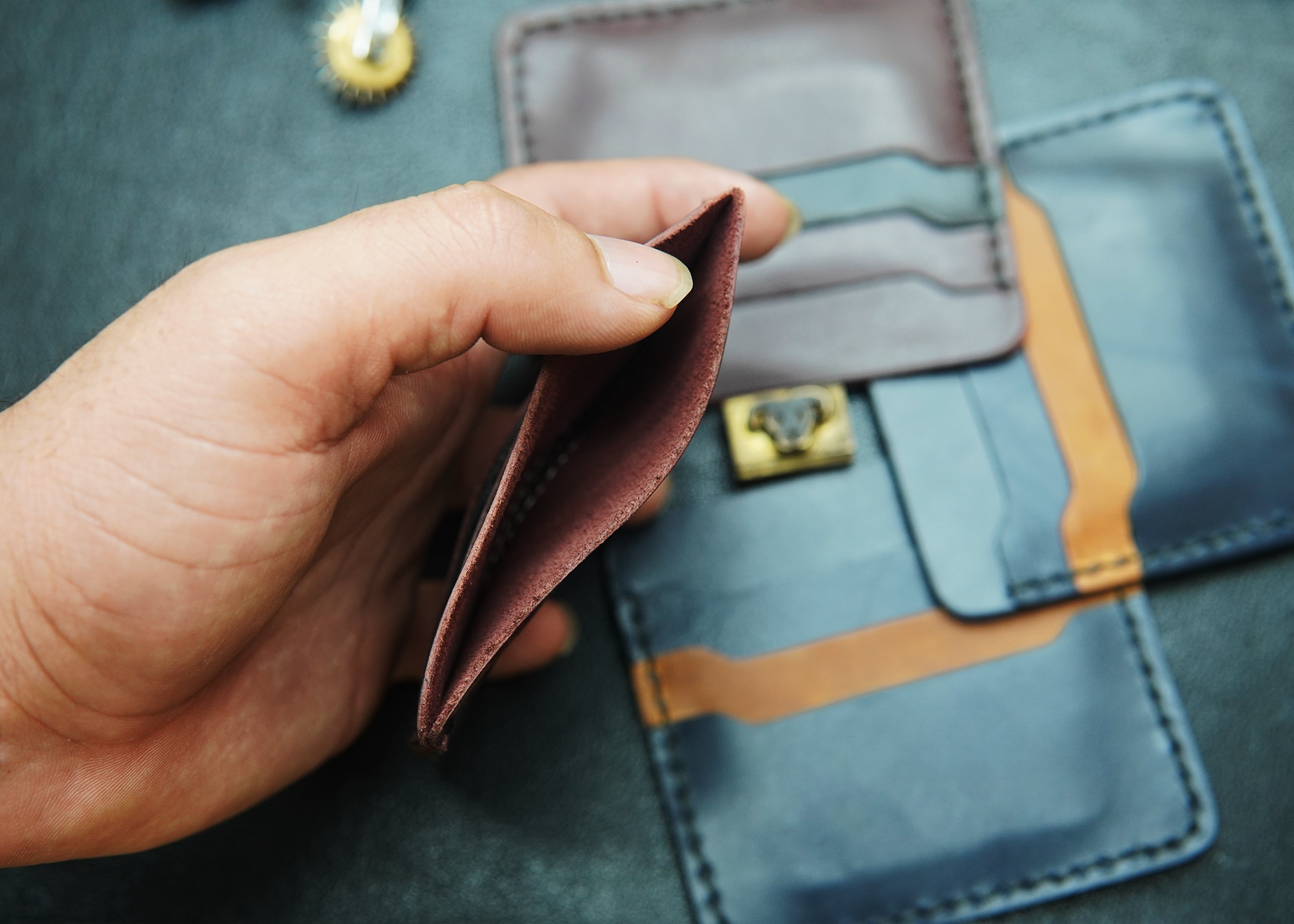 Minimalist leather wallet for men, crafted with premium materials.

