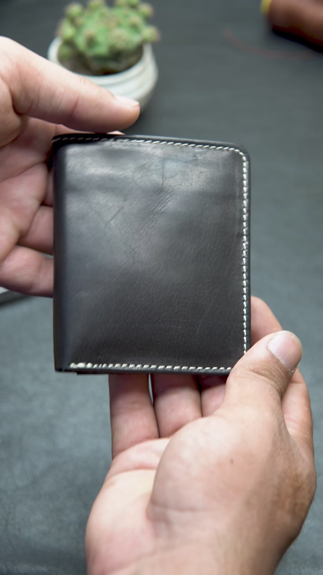 Black Leather Wallet Interior with 6 Card Slots and Cash Compartment