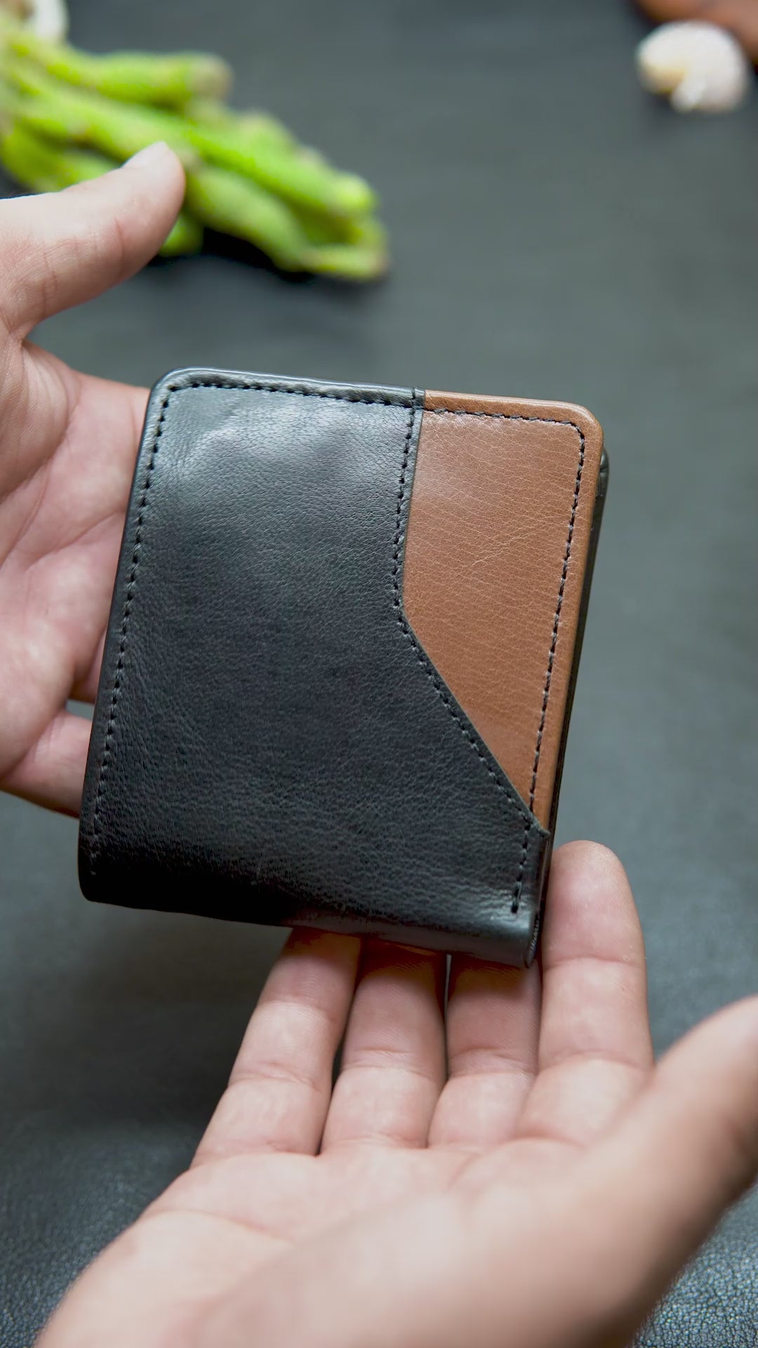 Bi-fold Leather wallet