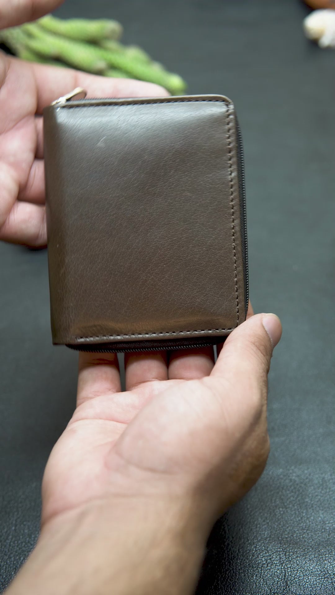 Men's zipper wallet