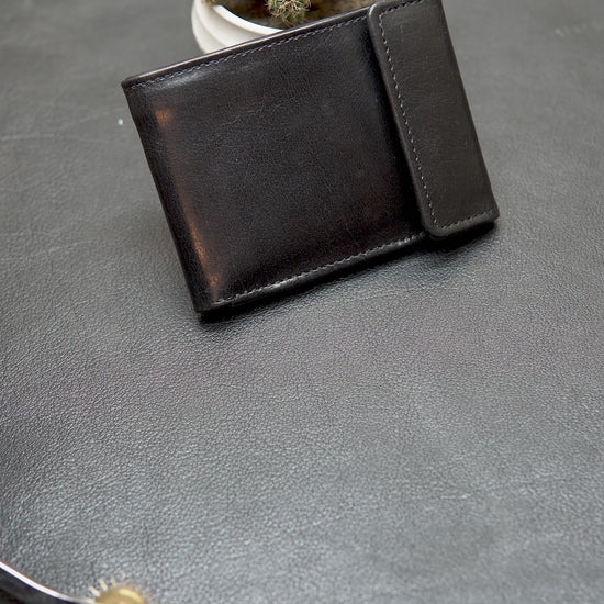 Classic Button wallet