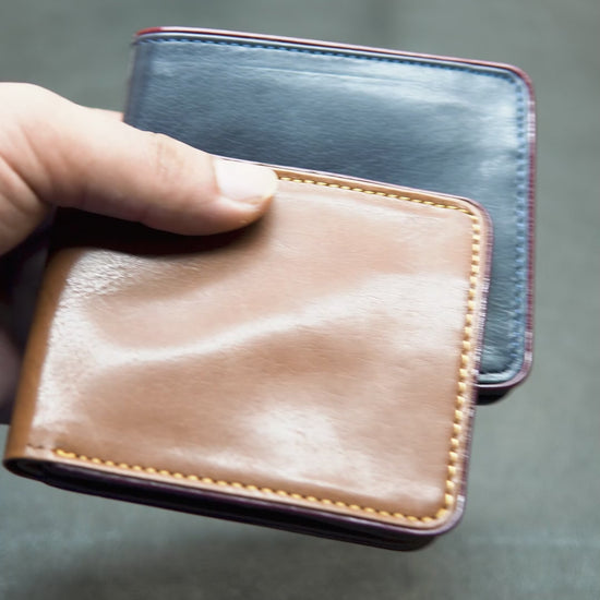 "Video showing BOVIDAS Velario Classic leather wallet – 6 card slots, dual cash compartments, and photo slot in use"