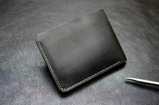 Black leather wallet for men – classic and minimalistic design.

